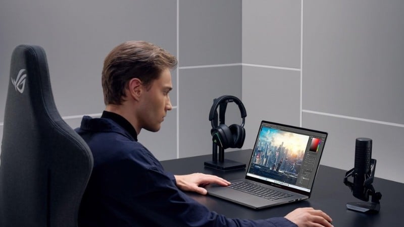 Khả năng xử lý hình ảnh của Zephyrus G16 được đảm nhận bởi card đồ họa NVIDIA® GeForce RTX™ 5070 Ti