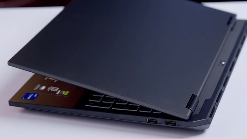 Laptop ASUS TUF Gaming A16 FA608PP RV089W có nhiều cổng kết nối mạnh mẽ