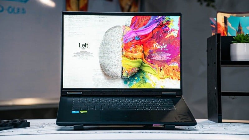 Màn hình của chiếc máy này có kích thước lớn lên đến 16 inch cùng độ phân giải WUXGA