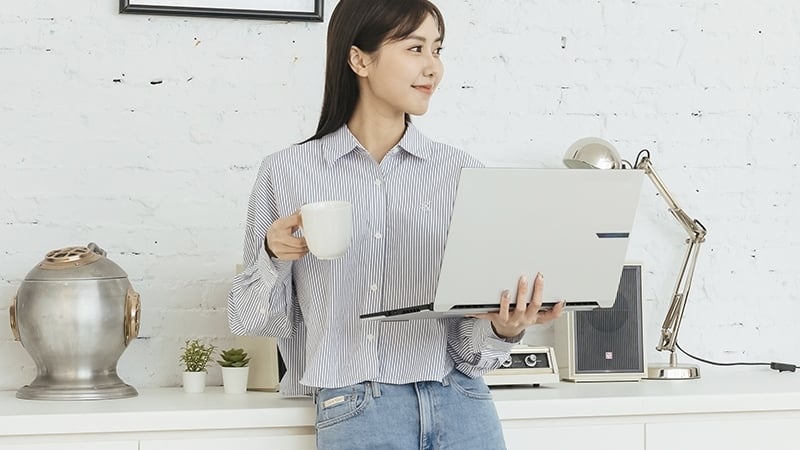 Laptop Gigabyte AERO X16 1VH93VNC94DH có thiết kế Lunar White sang trọng
