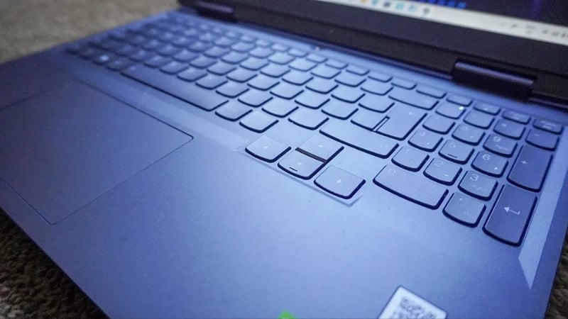 Laptop Lenovo LOQ 15IRX9 83DV01ALVN có GeForce RTX 4050 6GB GDDR6