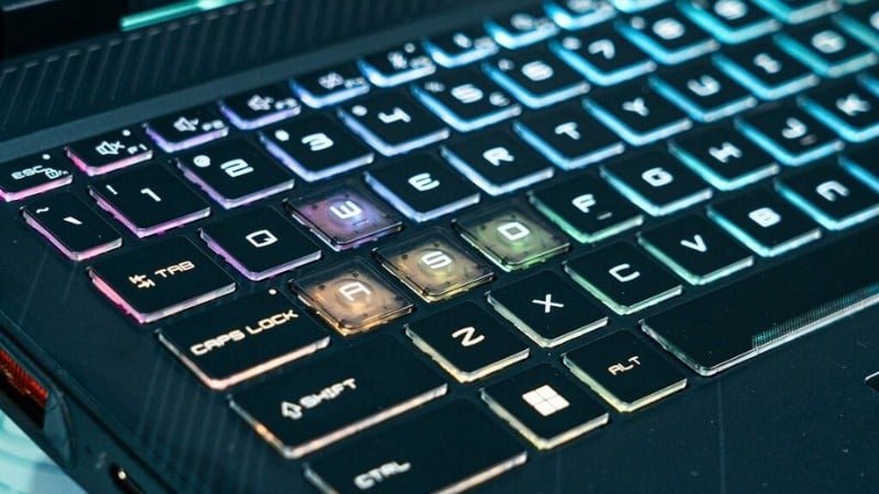 Sản phẩm được trang bị bàn phím gaming chuyên dụng với hệ thống đèn nền 24-Zone RGB