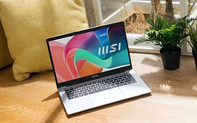Màn hình 14 inch nhỏ gọn phù hợp với người thường xuyên di chuyển