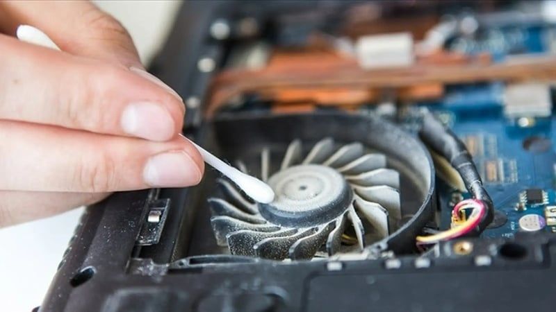 Vệ sinh, bảo trì máy để hạn chế quá nhiệt và lỗi phát sinh
