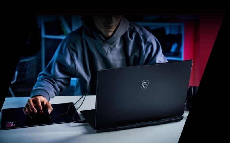 MSI Stealth GS mang đến màn hình sắc nét, bàn phím SteelSeries RGB, âm thanh Dynaudio, kết nối đa dạng và pin bền bỉ