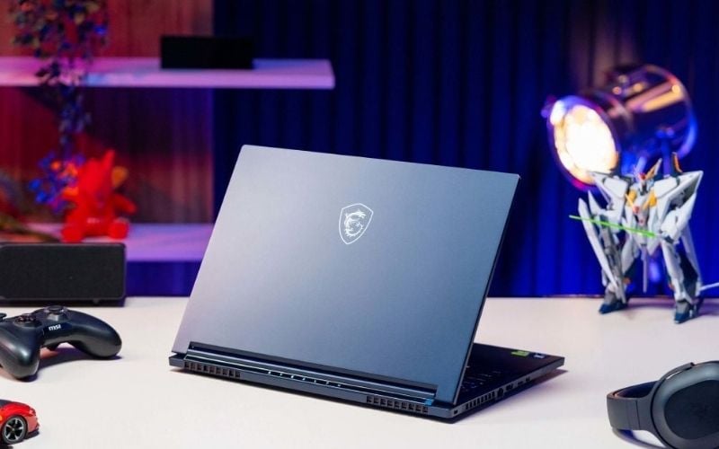 MSI Stealth 18 HX AI A2XWJG 073VN mang đến hiệu năng mạnh mẽ, màn hình 18 inch sống động và thiết kế sang trọng