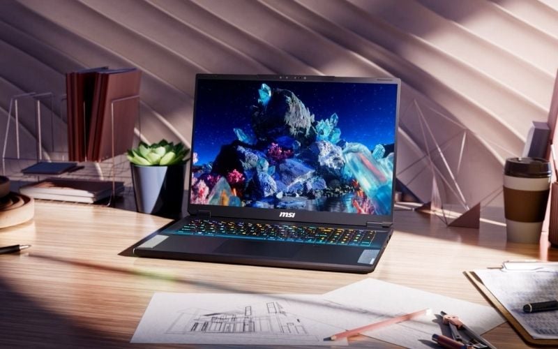 MSI Stealth 18 AI Studio A1VHG 025VN mang đến hiệu năng mạnh, màn hình 4K MiniLED, âm thanh sống động và thiết kế bền bỉ