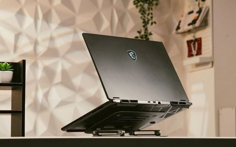 Stealth 18 cho màn hình lớn và tản nhiệt mạnh, còn Stealth 16 gọn nhẹ, tối ưu cho tính di động