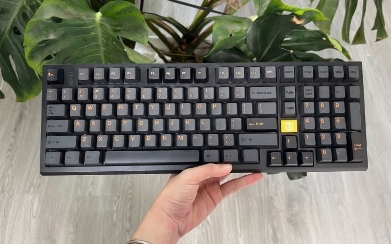 Layout full-size&nbsp;thường có khoảng 104 hoặc 108 phím