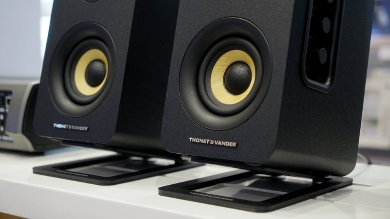 Loa Thonet & Vander Kumpel 2.0 Black có nền âm sạch cho trải nghiệm nghe rõ, trong