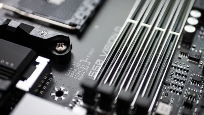 Chọn mua mainboard Intel B760 dựa vào các cổng kết nối và khe cắm mở rộng cần thiết