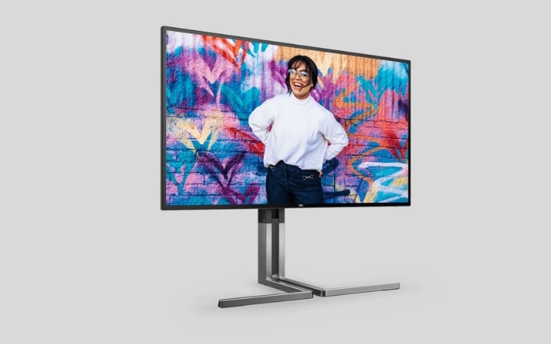 Màn hình 32 inch mang lại không gian làm việc rộng rãi