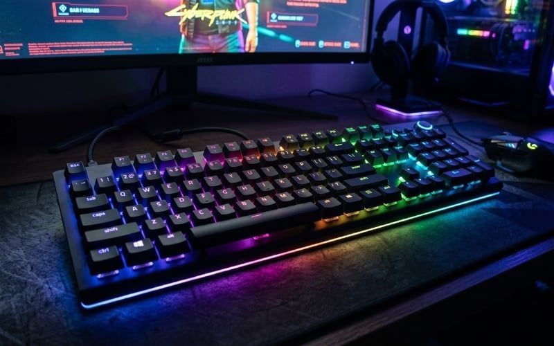 Bàn phím gaming phổ thông thường ưu tiên hệ thống đèn&nbsp;LED nổi bật