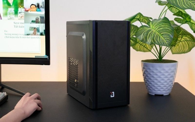 PC&nbsp;R3 là hệ thống máy tính dùng dòng CPU AMD Ryzen 3, hướng đến nhu cầu cơ bản