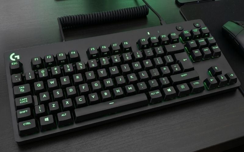 PCB hỗ trợ đèn RGB, phím Fn, macro và các tính năng tùy chỉnh nâng cao của bàn phím