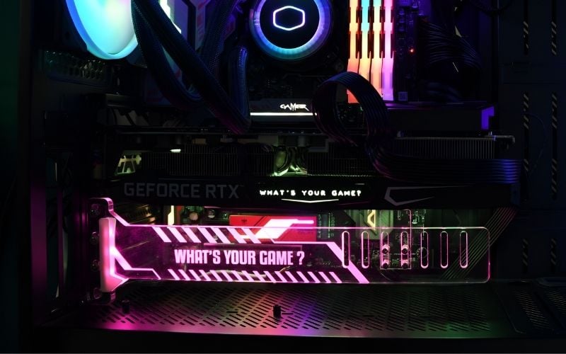 Kiểm tra khe cắm PCIe trước khi quyết định mua giá đỡ VGA
