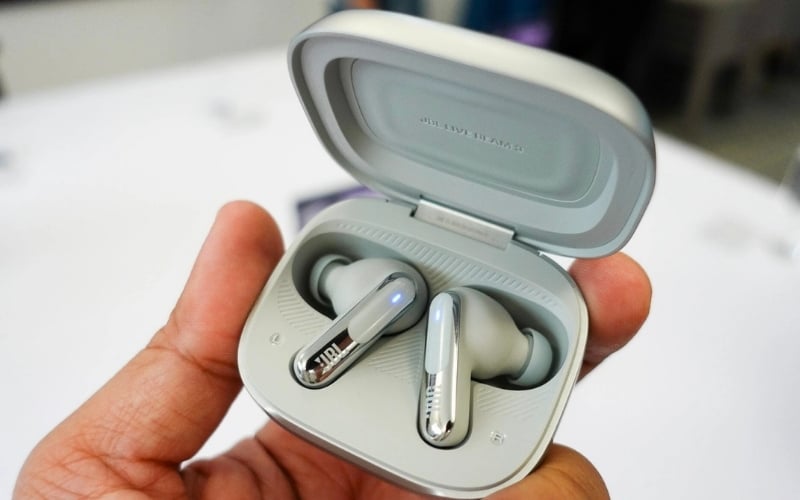 JBL mang đến tai nghe có âm bass mạnh mẽ, thiết kế trẻ trung