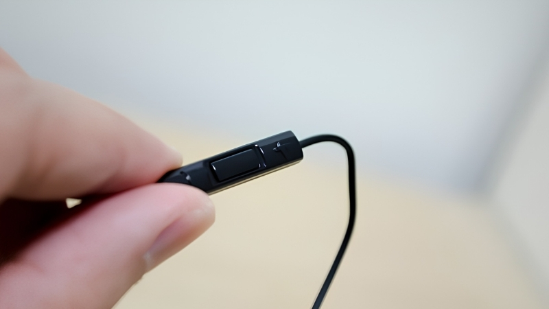 Tai nghe Creative HS-930i2 có tính năng nổi bật với micro và thanh điều khiển