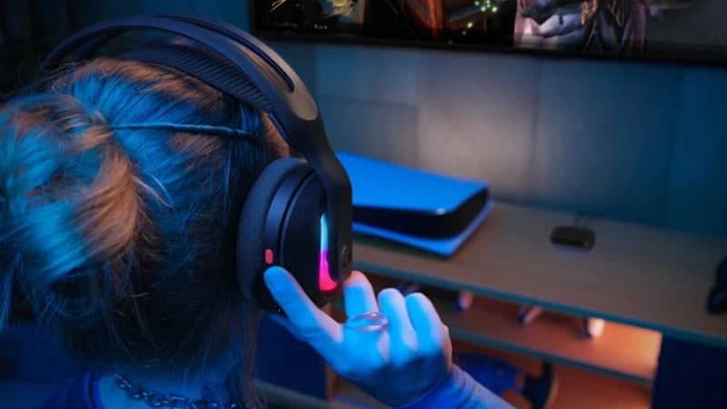 Tai nghe gaming không dây Logitech Astro A20 X có thiết kế siêu nhẹ 290g