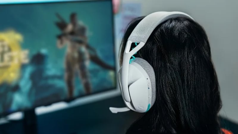 Tai nghe không dây Logitech G321 LIGHTSPEED White có thời lượng pin hơn 20 giờ