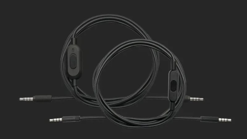 Tai nghe Logitech G Pro X SE đi kèm bộ chia nguồn máy tính dài 120mm