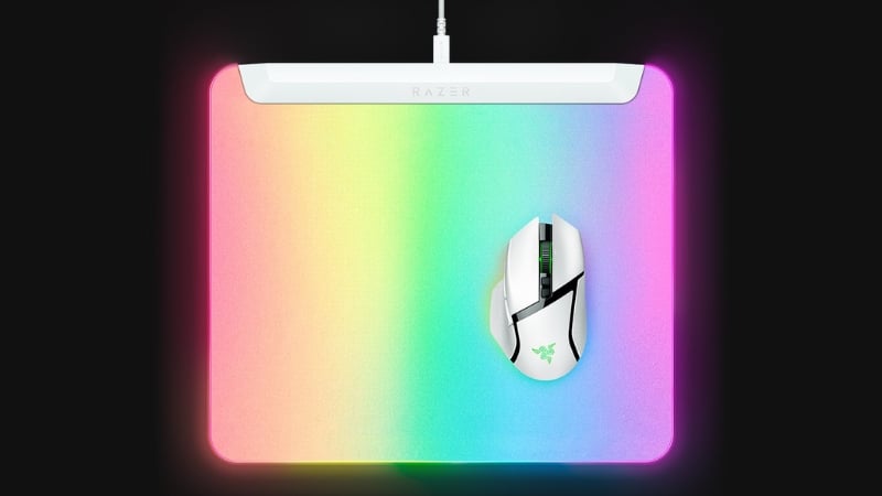 Tấm lót chuột Razer Firefly V2 Pro White có độ ổn định và bám bàn tốt
