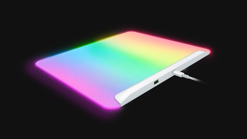 Tấm lót chuột Razer Firefly V2 Pro White có cổng USB tích hợp tiện lợi