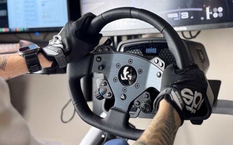 Vô lăng chơi game mô phỏng hệ thống lái xe cho cảm giác lái chân thực