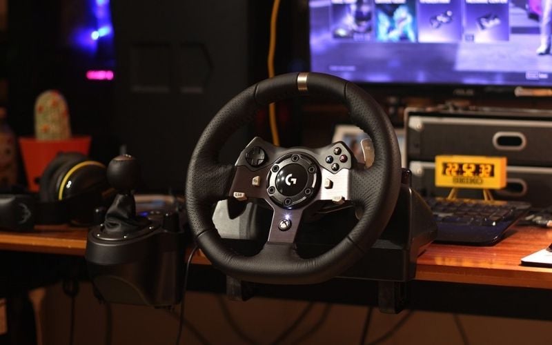 Nên chọn vô lăng nếu bạn muốn chinh phục các tựa game đua xe hay tập lái xe mô phỏng