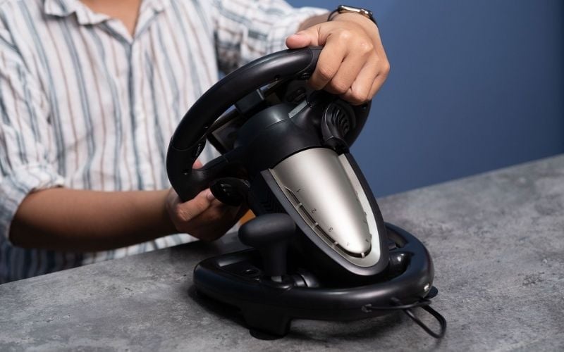 Giữ nguồn điện ổn định và tránh thao tác quá mạnh làm hỏng thiết bị