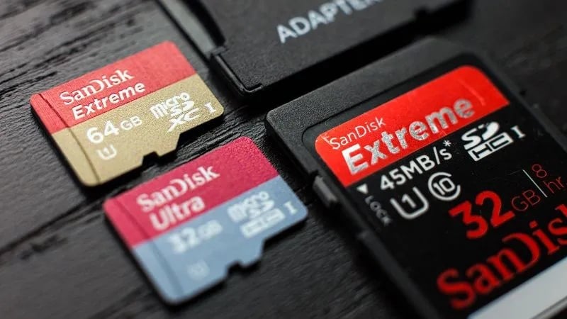 Thẻ nhớ là thiết bị lưu trữ dữ liệu dạng flash nhỏ gọn