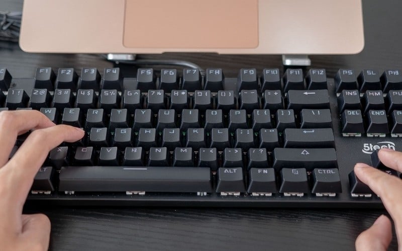 Không nên mua bàn phím cơ dưới 300K nếu ưu tiên gõ yên tĩnh, chất lượng hoàn thiện