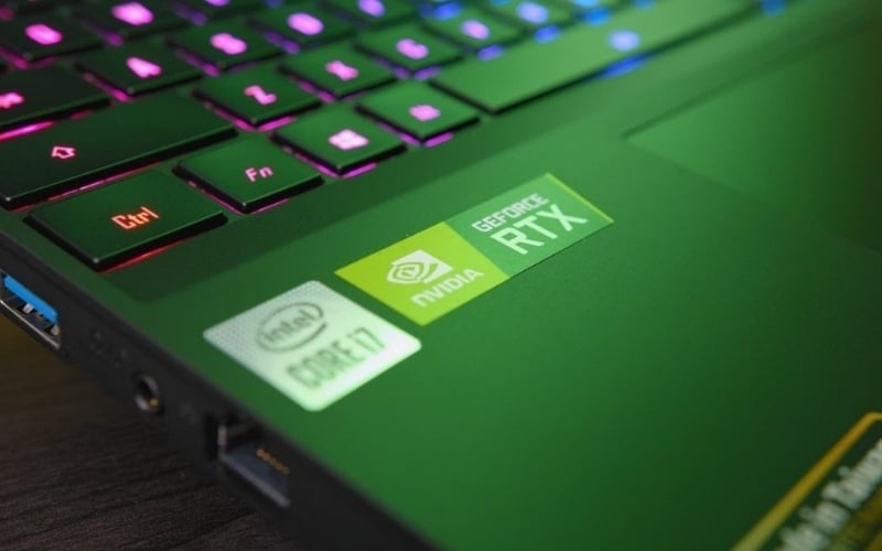 Ưu tiên&nbsp;Core i7/Core Ultra/Ryzen 7 và&nbsp;máy có thể nâng cấp RAM và SSD