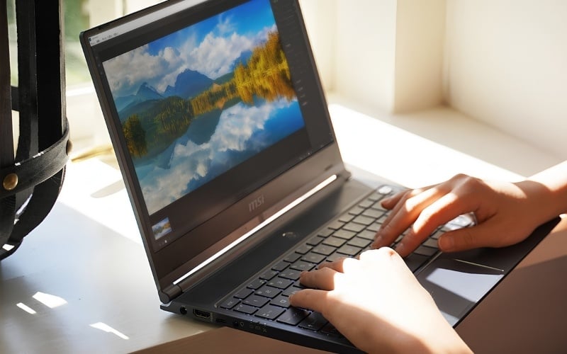 Ưu tiên trải nghiệm bàn phím, webcam, cổng kết nối
