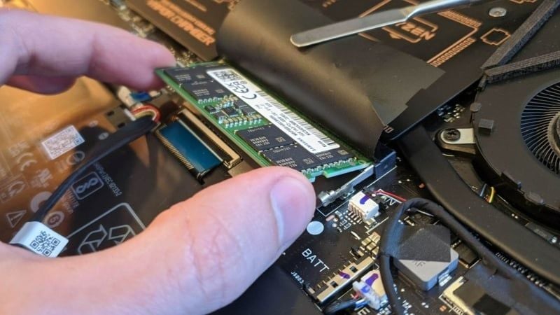 Laptop có khe nâng cấp RAM sẽ dùng bền