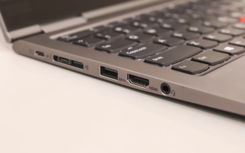 Nên có USB-C, USB-A, HDMI để cắm máy chiếu, chuột, USB thuận tiện