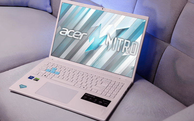 Laptop màu trắng mang lại vẻ đẹp tối giản, nổi bật