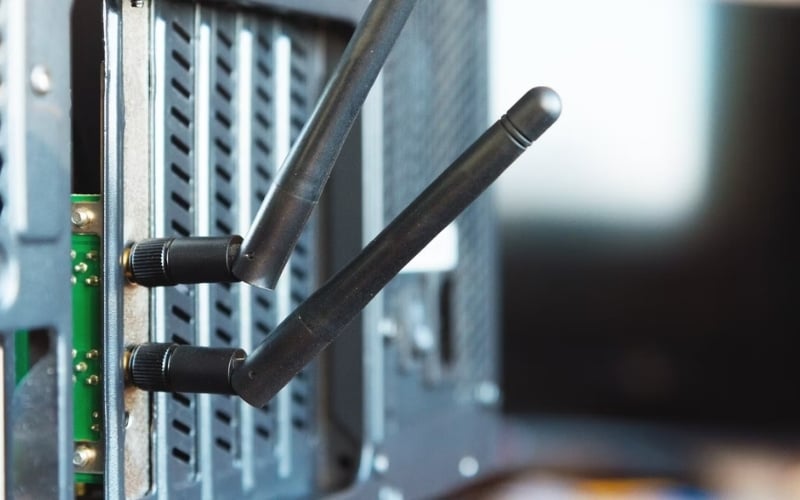 Nên chọn thiết bị hỗ trợ băng tần kép (2.4GHz và 5GHz) để linh hoạt chuyển đổi