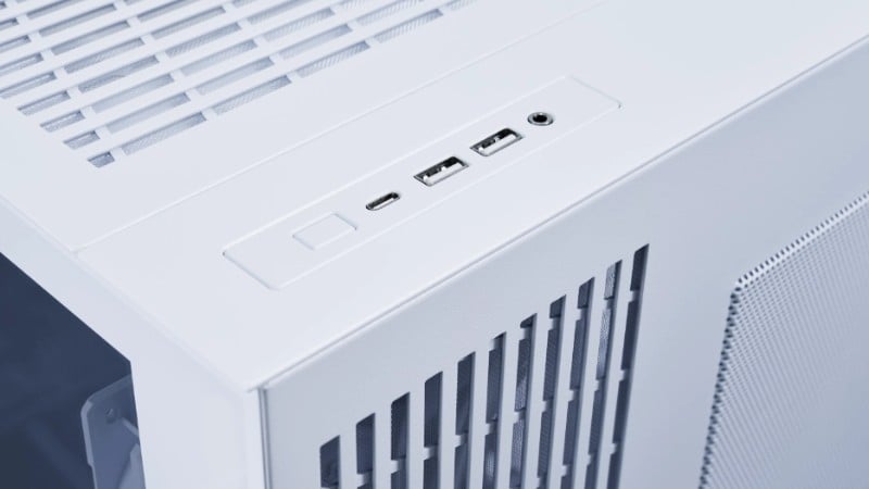 Lian Li O11D Mini V2 White có các cổng kết nối hiện đại và tiện dụng