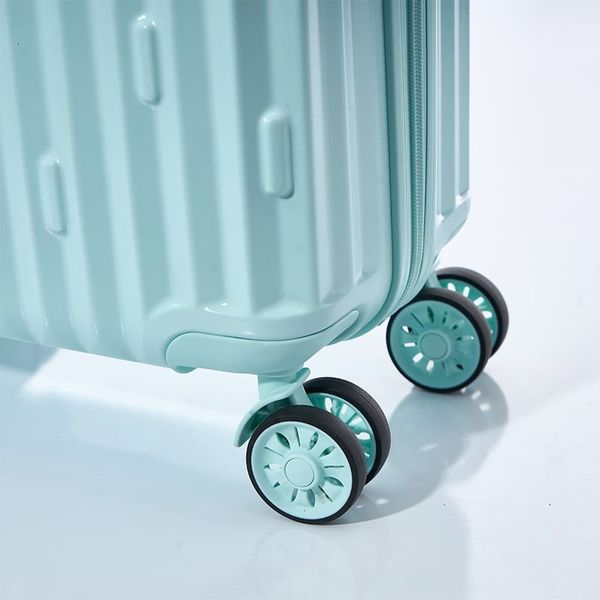Đánh giá chi tiết vali Larita CharmX LK01 cá tính
