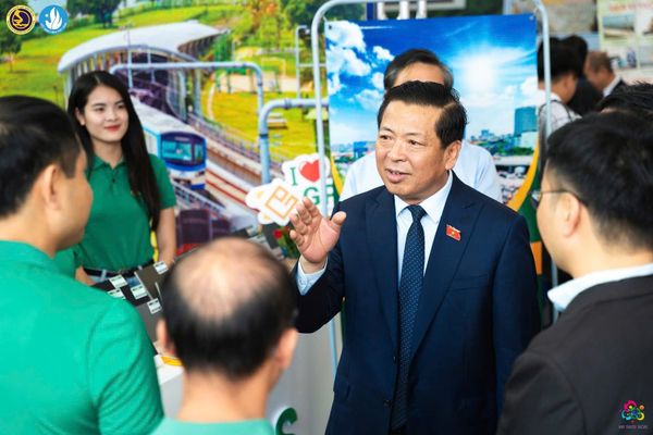 Ngày đầu tiên trong Sự kiện: Kỷ niệm 80 năm truyền thống Trường Đại Học Giao thông Vận tải.