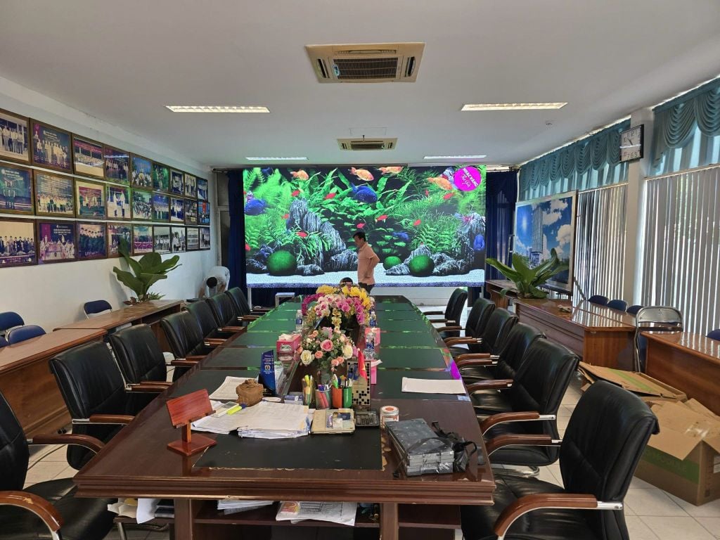 Màn hình LED Lampro LC2.5P phòng họp Tập đoàn Nam Việt