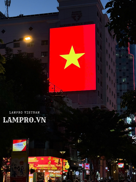 Màn hình LED ngoài trời Lampro LC5PO tại 63 Nguyễn Huệ – Dự án LED Outdoor nổi bật giữa phố đi bộ TP.HCM