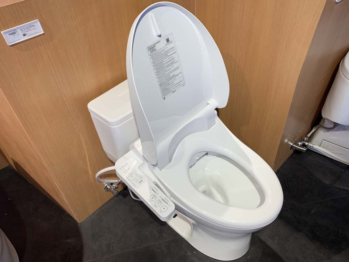 Bồn cầu thông minh TOTO MS855DW18 thiết kế nguyên khối hiện đại