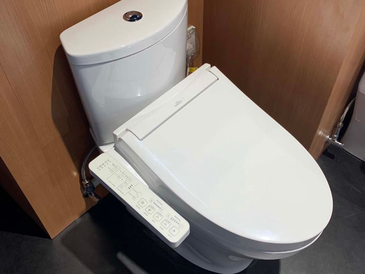 Đặc điểm Bồn cầu thông minh TOTO CS838CDW17