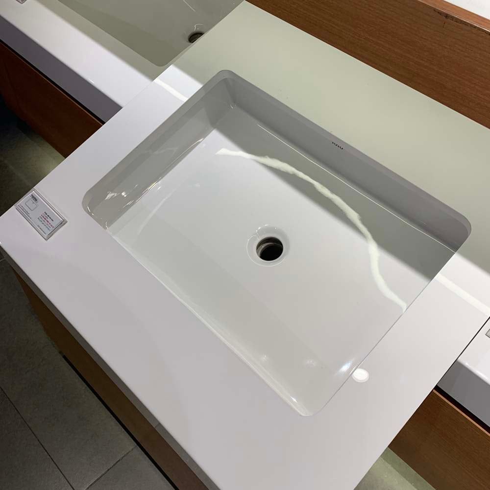 Lavabo âm bàn TOTO