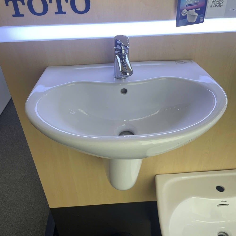 Lavabo treo tường TOTO