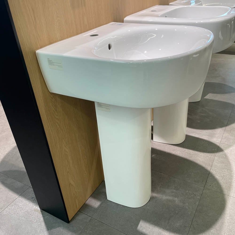 Lavabo TOTO chân dài và chân lửng thiết kế đầy thẩm mỹ