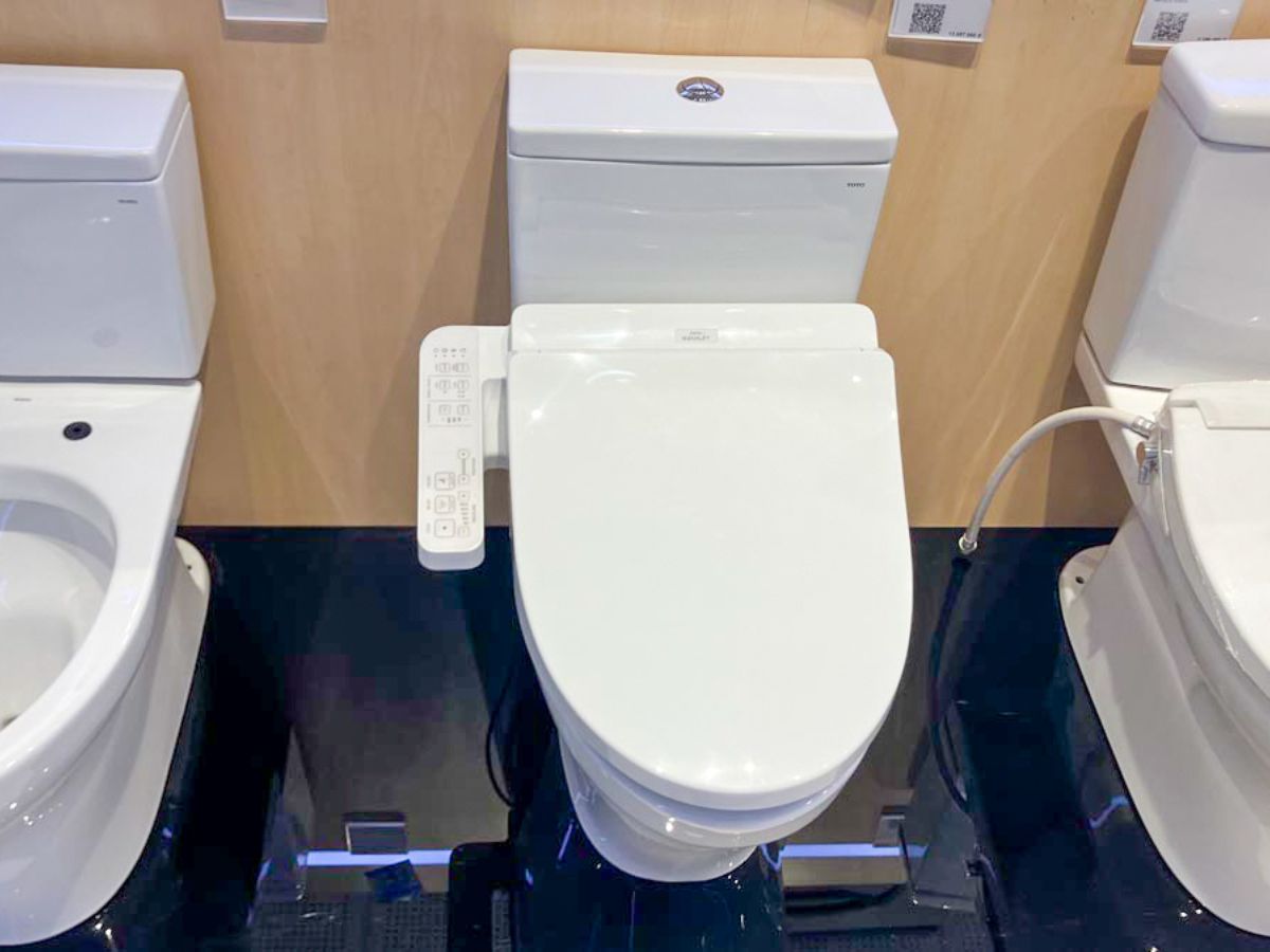 Thông tin đặc điểm Bồn cầu thông minh TOTO CS326DW18
