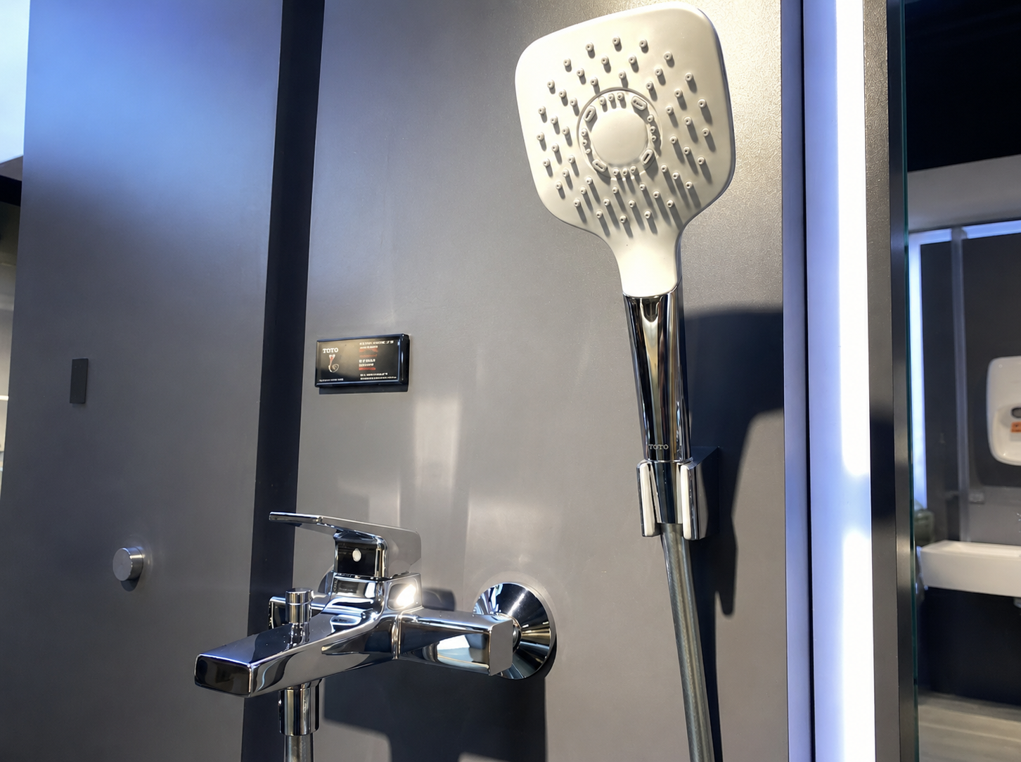 Sen tắm nóng lạnh TOTO TBG10302VA/DGH104ZR  (1)